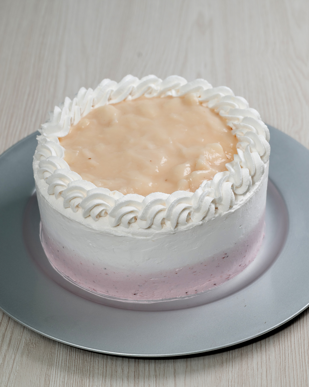 TORTA GUANÁBANA CON FRUTOS ROJOS